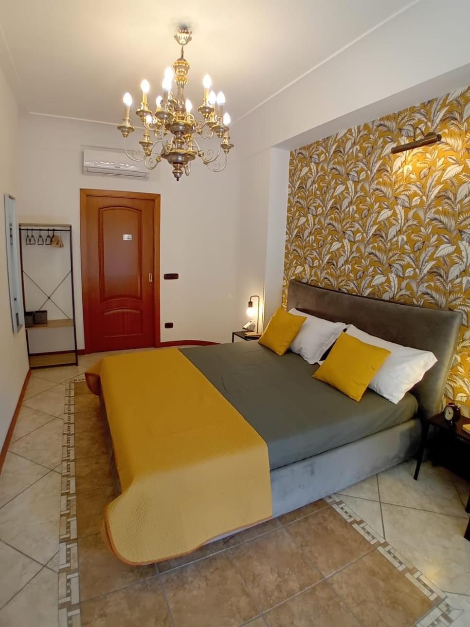 Готель Reginella House Неаполь Екстер'єр фото